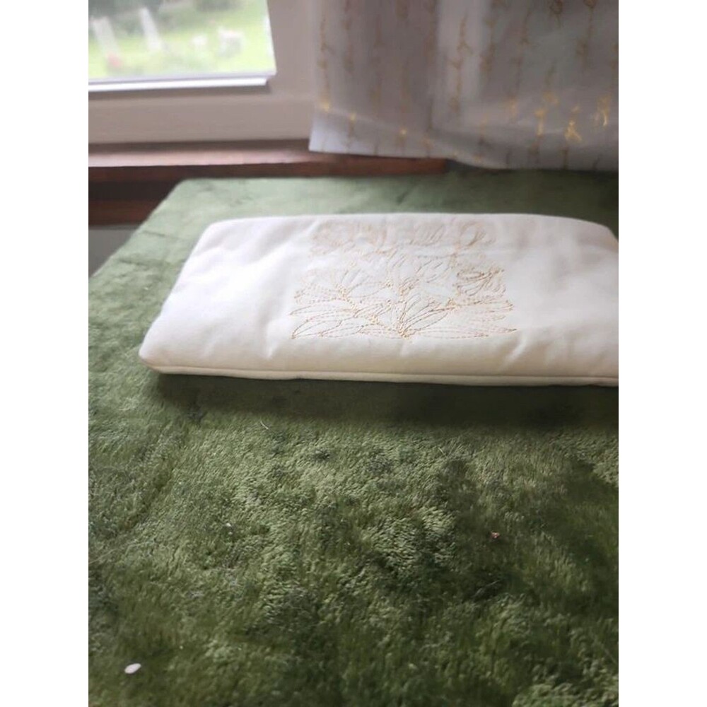 Cosmetic VIP Bag vintage-style CHaNEL Gold floral embroidery, cushy creamywhite - Picture 8 of 15